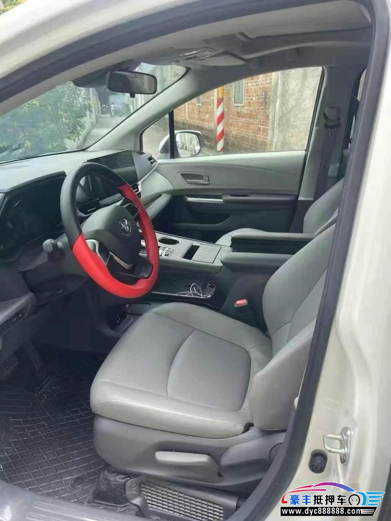 25年丰田格瑞维亚轿车抵押车出售