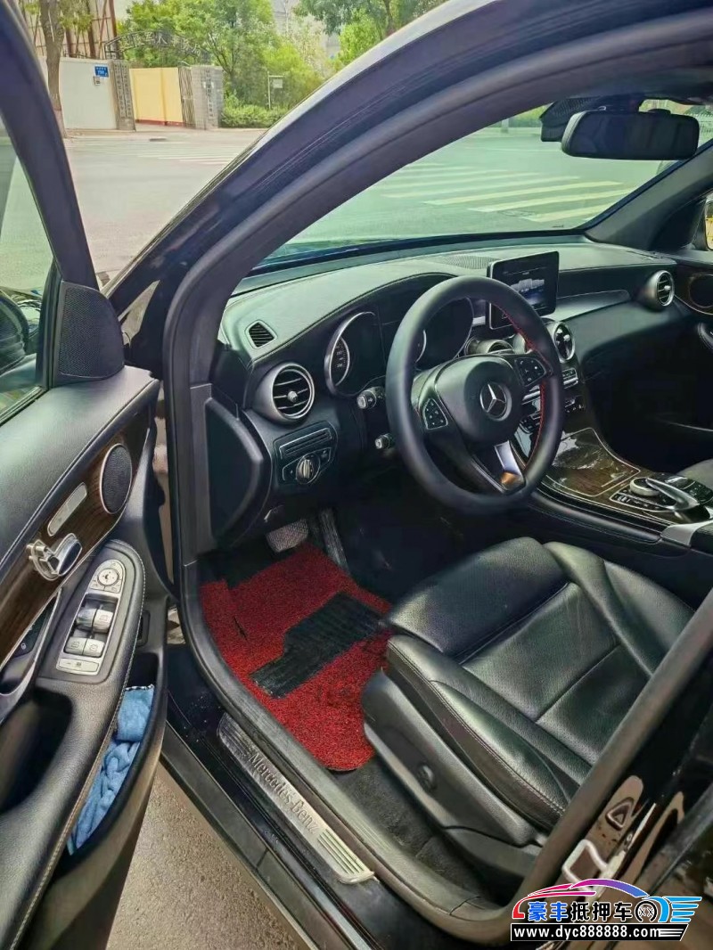 18年奔驰GLC轿车抵押车出售