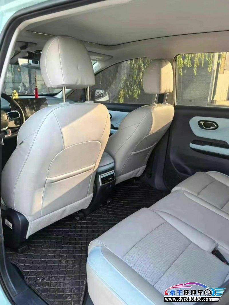 22年埃安Y70轿车抵押车出售