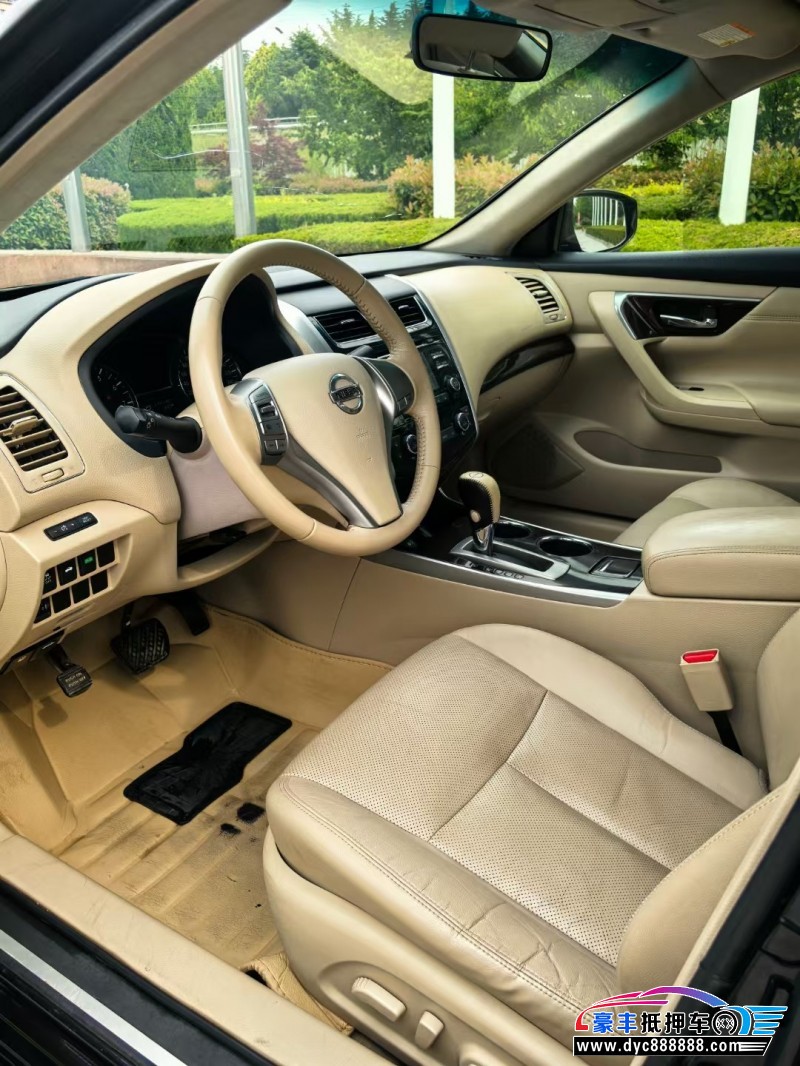 14年日产天籁轿车抵押车出售