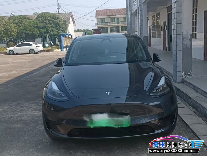 抵押车出售25年特斯拉Model Y轿车