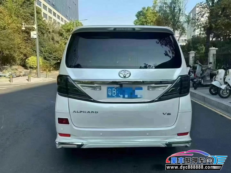 13年丰田埃尔法轿车抵押车出售