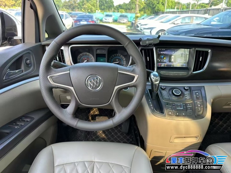 13年别克GL8轿车抵押车出售