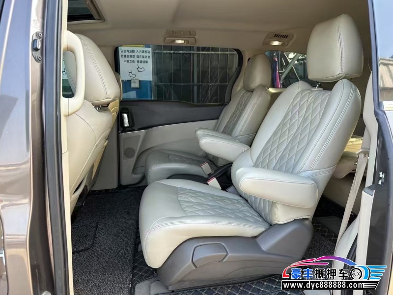 13年别克GL8轿车抵押车出售