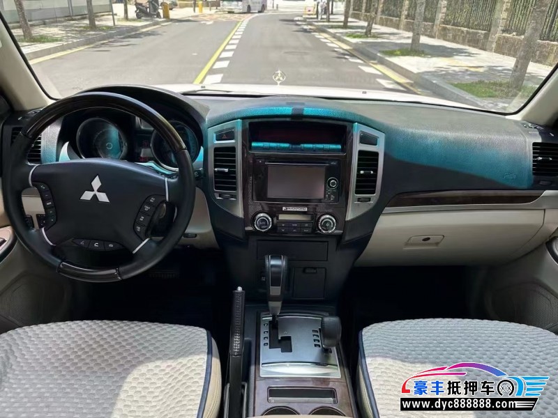 19年三菱帕杰罗轿车抵押车出售
