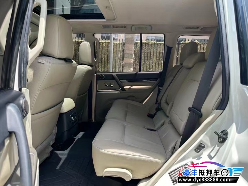 19年三菱帕杰罗轿车抵押车出售