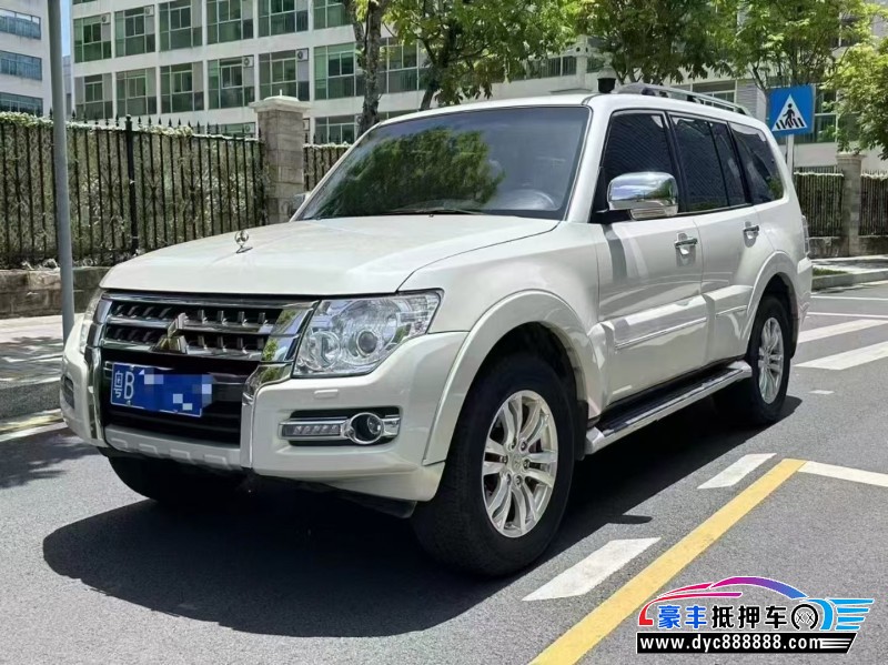 19年三菱帕杰罗轿车抵押车出售