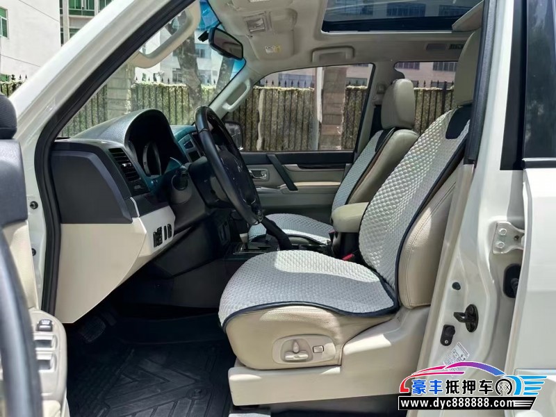 19年三菱帕杰罗轿车抵押车出售