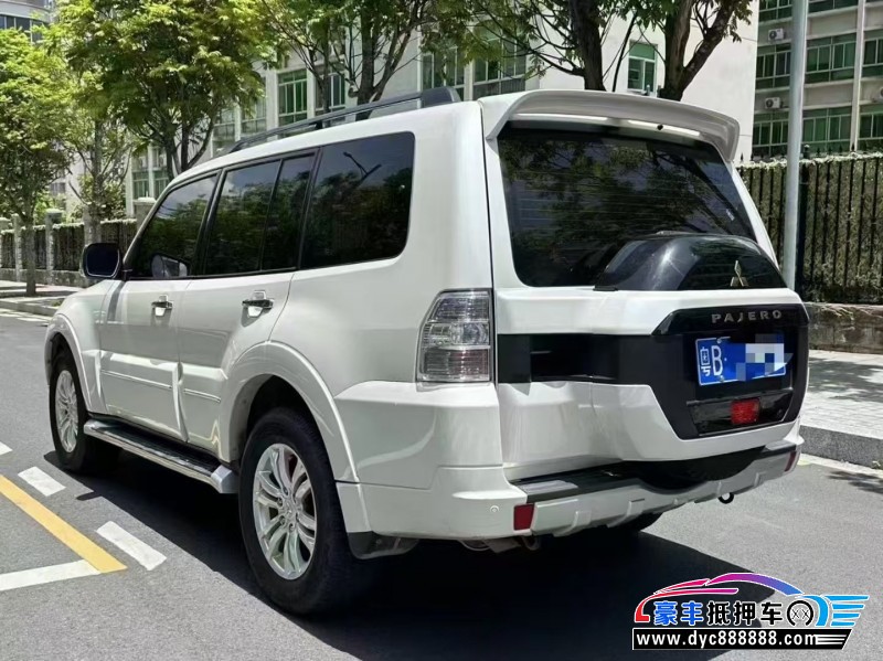 19年三菱帕杰罗轿车抵押车出售