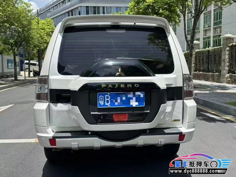 19年三菱帕杰罗轿车抵押车出售