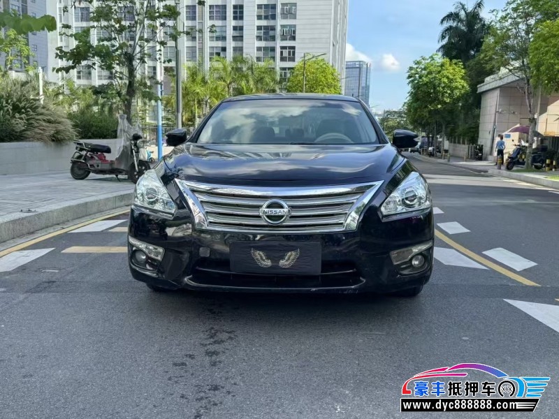 13年日产天籁轿车抵押车出售