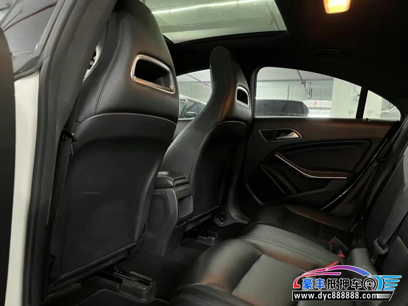 15年奔驰CLA轿车抵押车出售