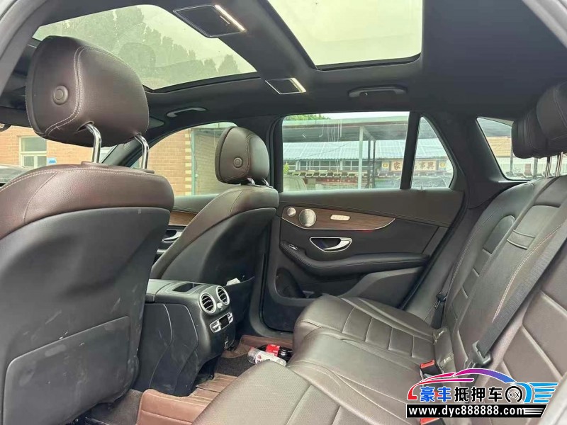 21年奔驰GLC轿车抵押车出售