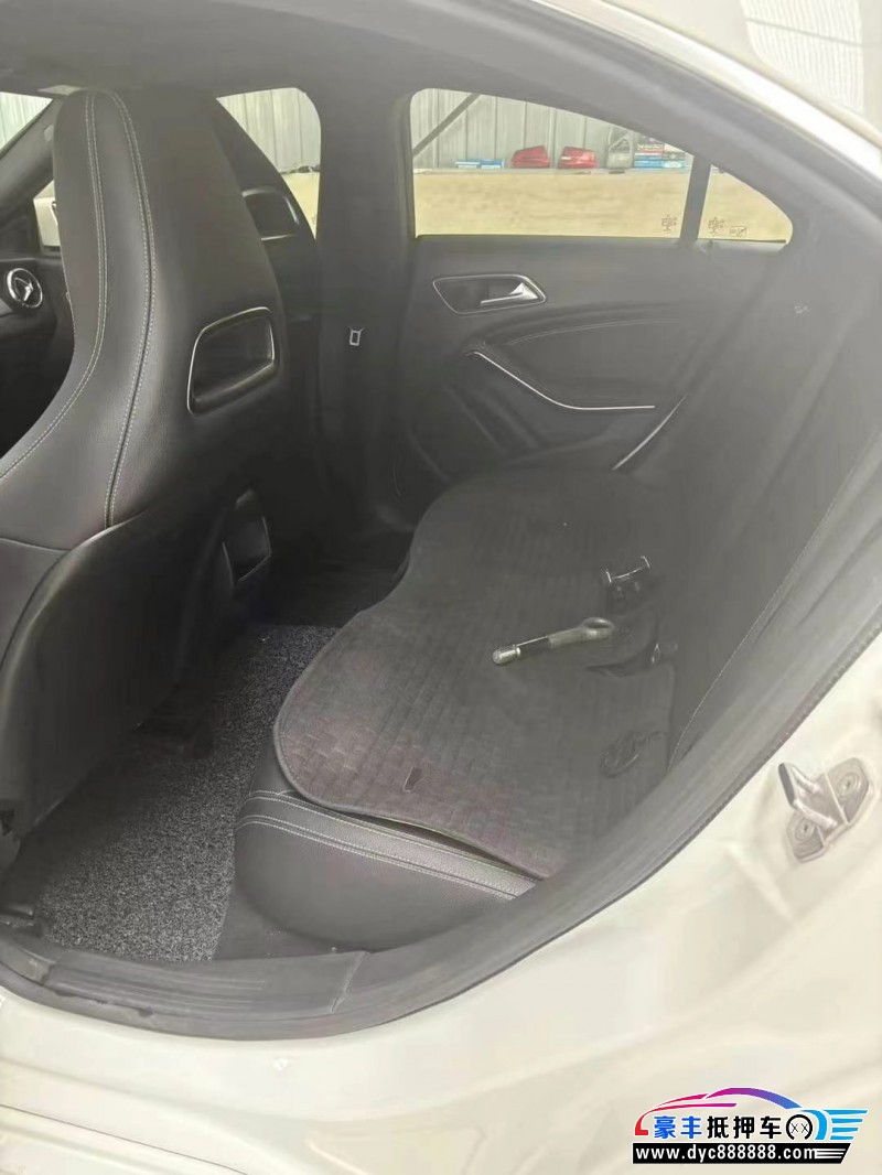 18年奔驰CLA轿车抵押车出售