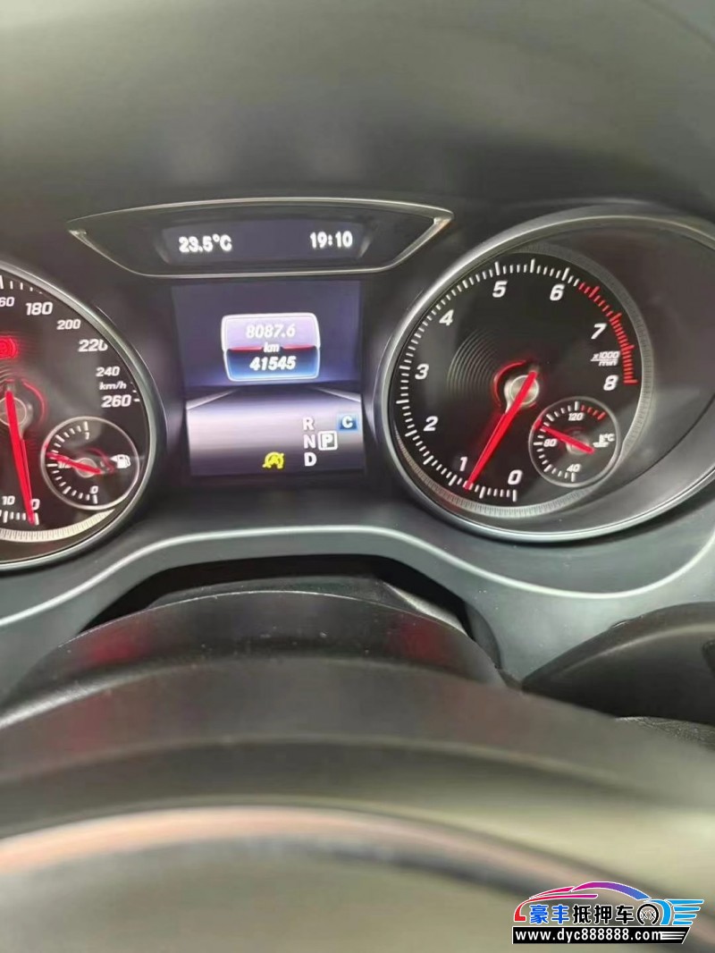 18年奔驰CLA轿车抵押车出售