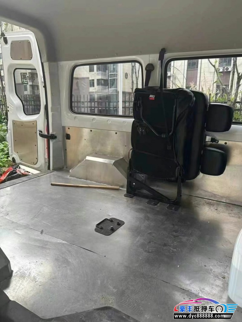 21年福田图雅诺轿车抵押车出售