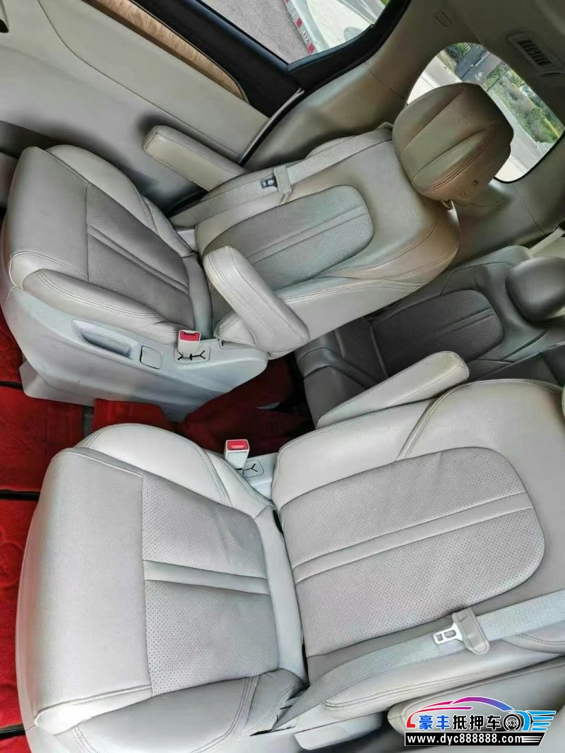 17年别克GL8轿车抵押车出售