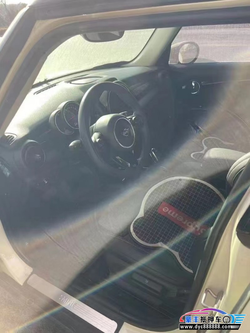 20年宝马MINISUV抵押车出售