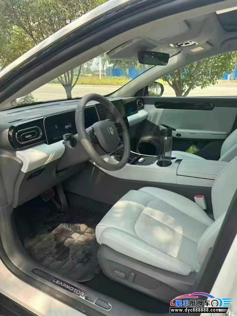 25年零跑c01轿车抵押车出售