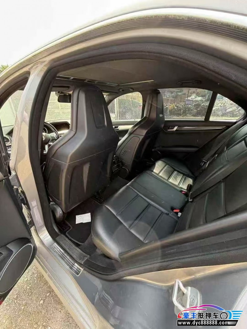 14年奔驰C轿车抵押车出售