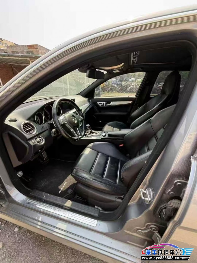 14年奔驰C轿车抵押车出售