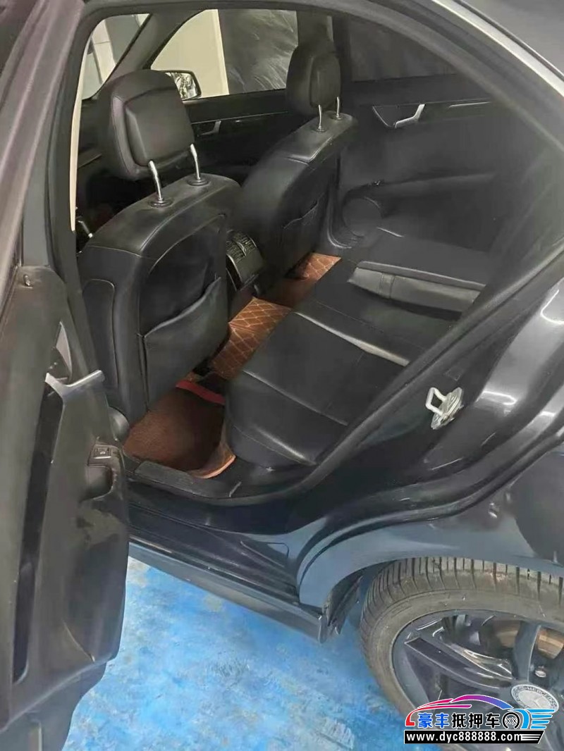 13年奔驰C轿车抵押车出售