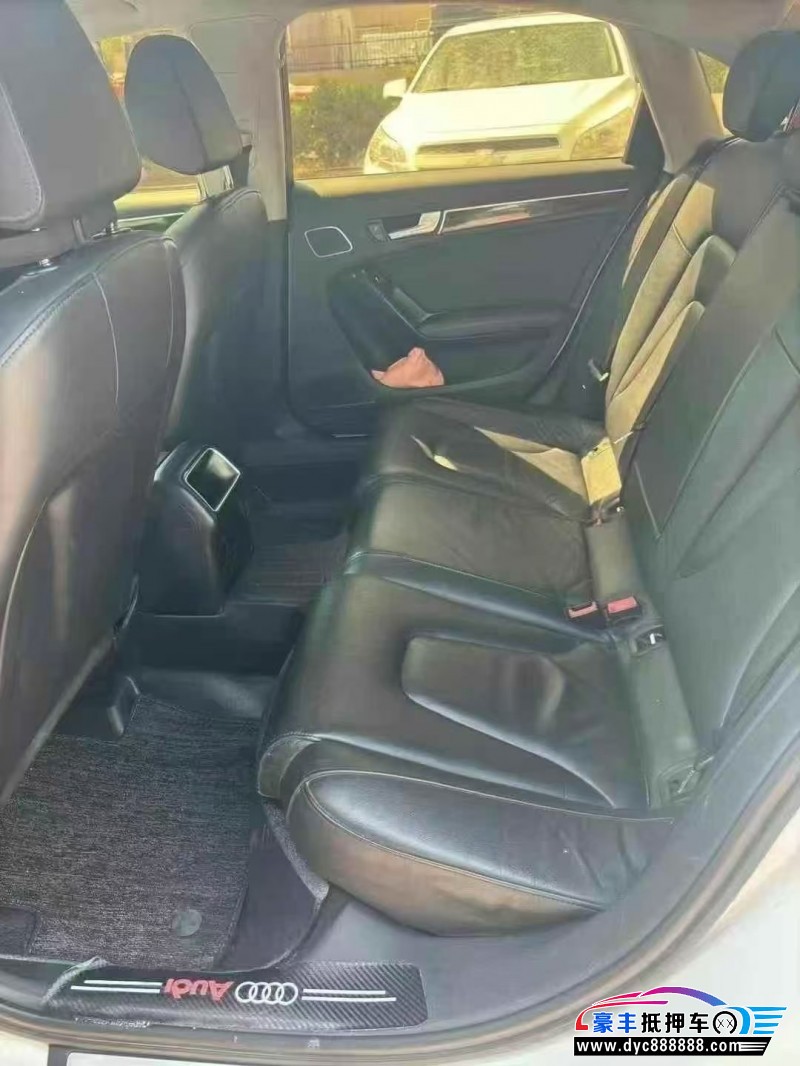 13年奥迪A4L轿车抵押车出售