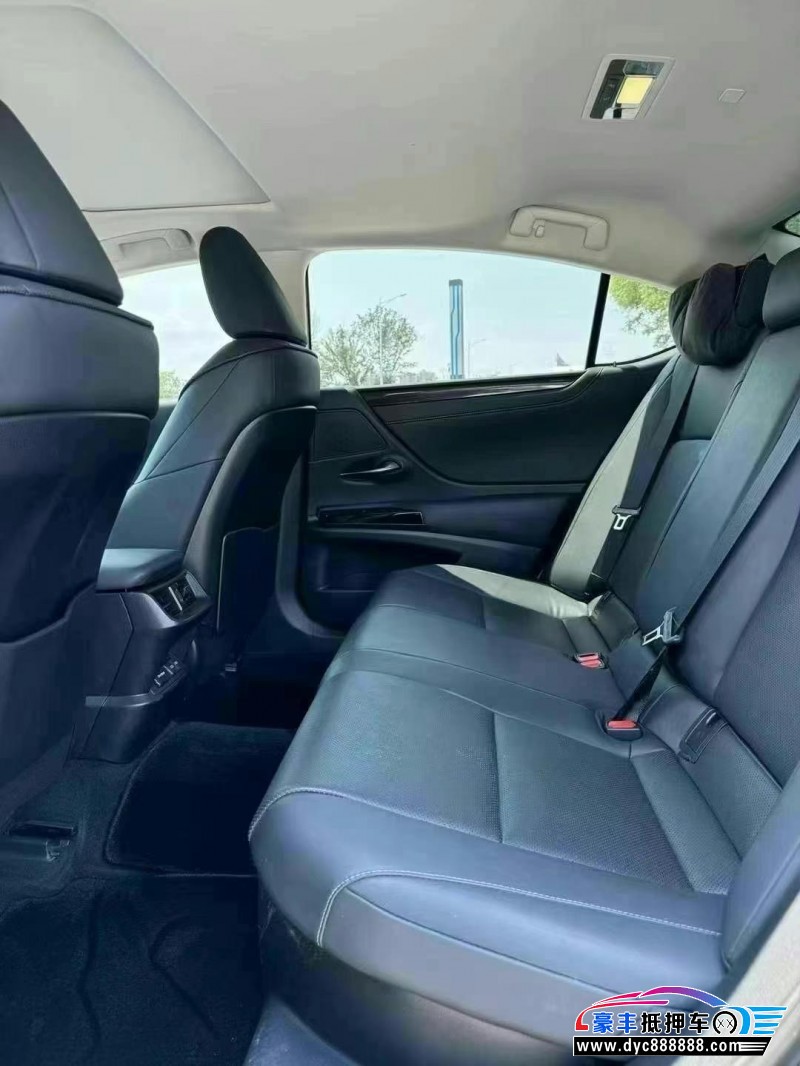 22年雷克萨斯ES轿车抵押车出售