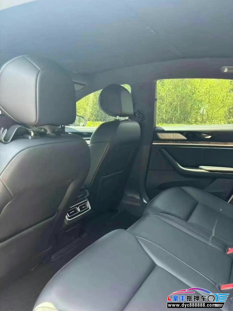 23年哪吒S轿车抵押车出售