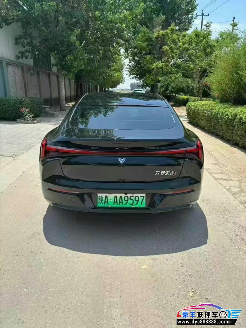 23年哪吒S轿车抵押车出售