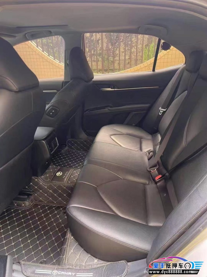 22年丰田凯美瑞轿车抵押车出售