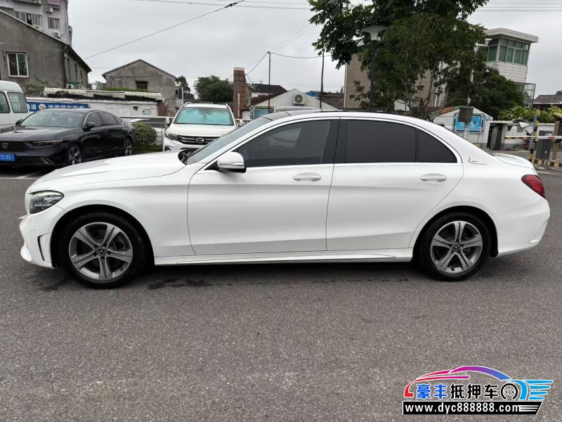 19年奔驰C轿车抵押车出售