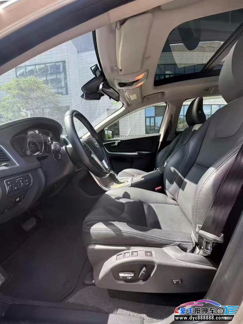 17年沃尔沃XC60轿车抵押车出售