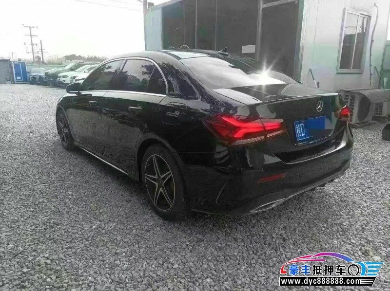 19年奔驰A轿车抵押车出售