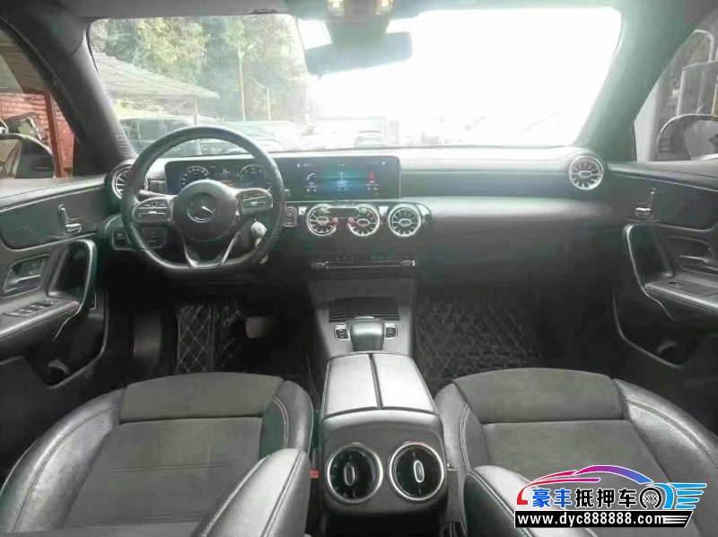 19年奔驰A轿车抵押车出售