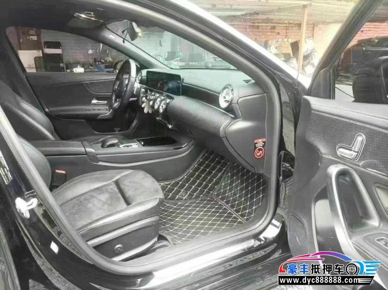 19年奔驰A轿车抵押车出售