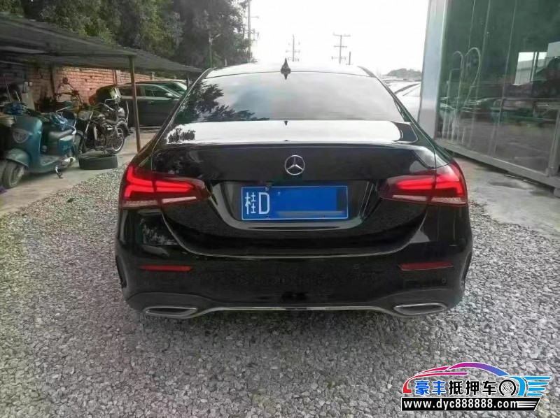 19年奔驰A轿车抵押车出售