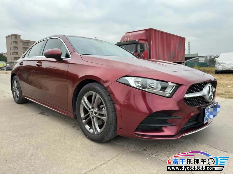 21年奔驰A轿车抵押车出售
