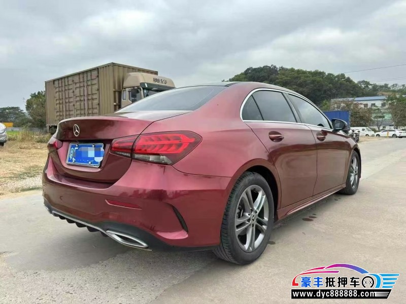 21年奔驰A轿车抵押车出售