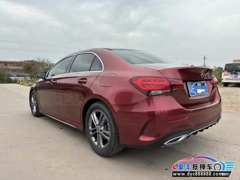 21年奔驰A轿车抵押车出售