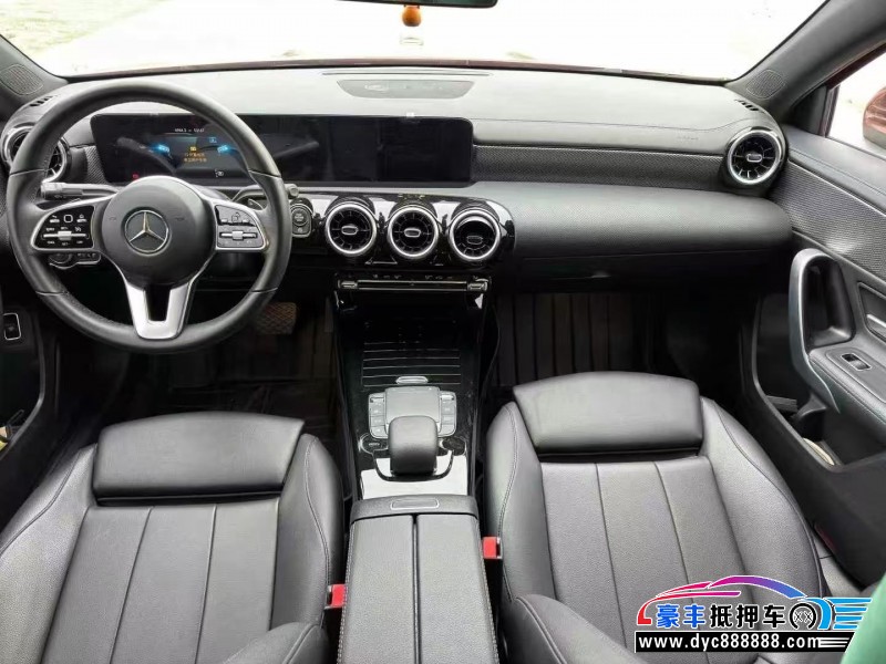 21年奔驰A轿车抵押车出售