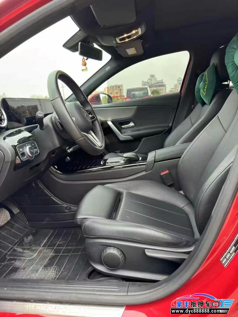 21年奔驰A轿车抵押车出售