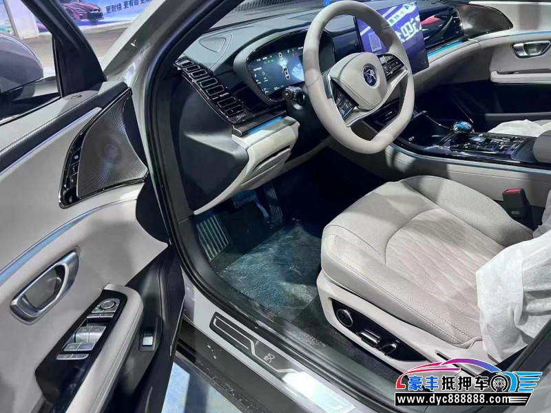 25年比亚迪汉轿车抵押车出售