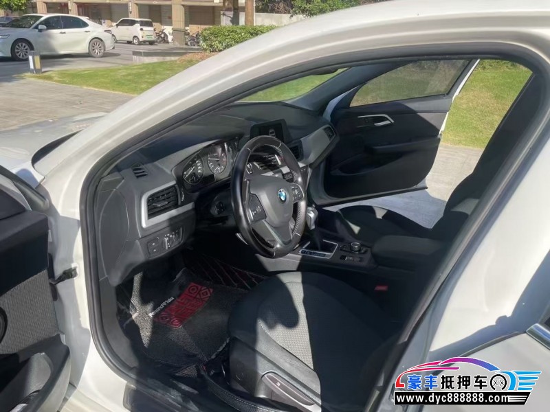 17年宝马1系轿车抵押车出售