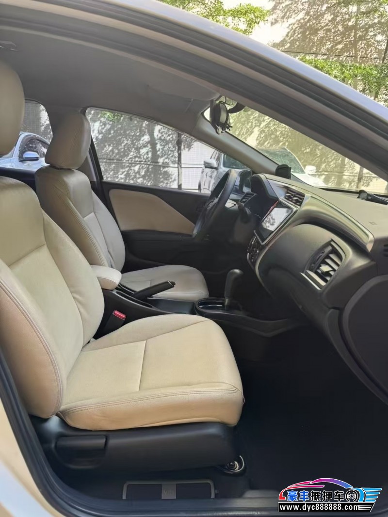 17年本田锋范轿车抵押车出售