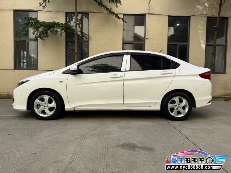 17年本田锋范轿车抵押车出售