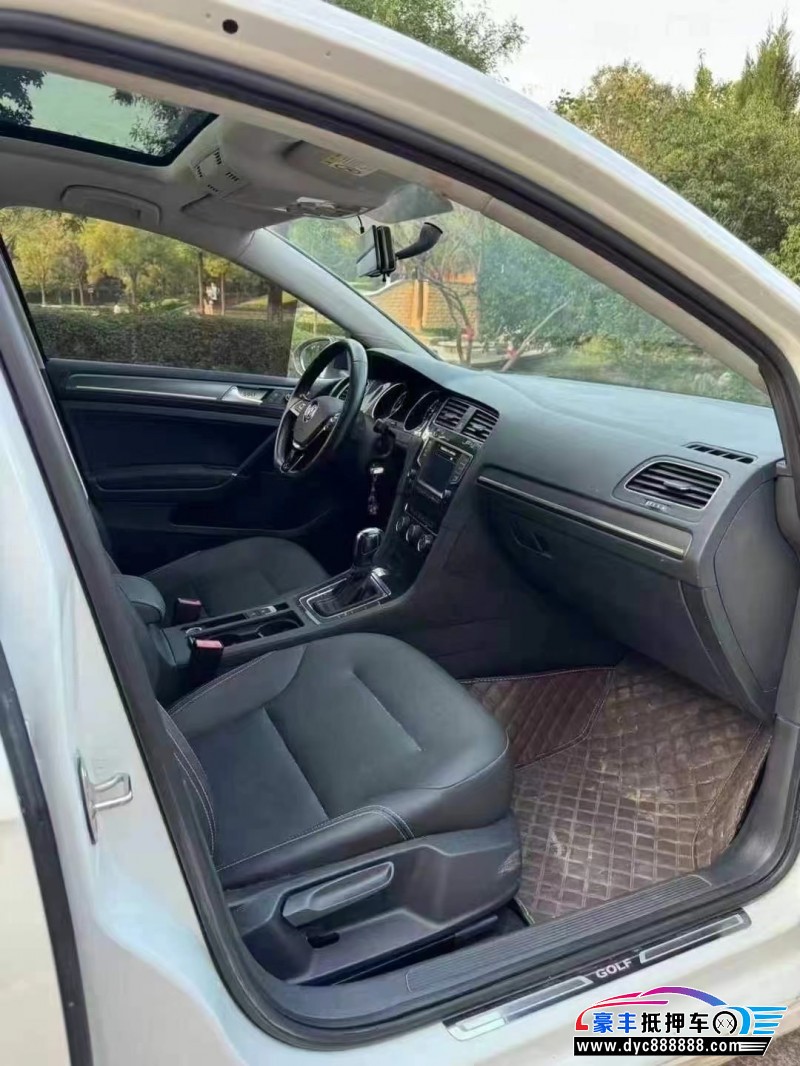 17年大众高尔夫轿车抵押车出售