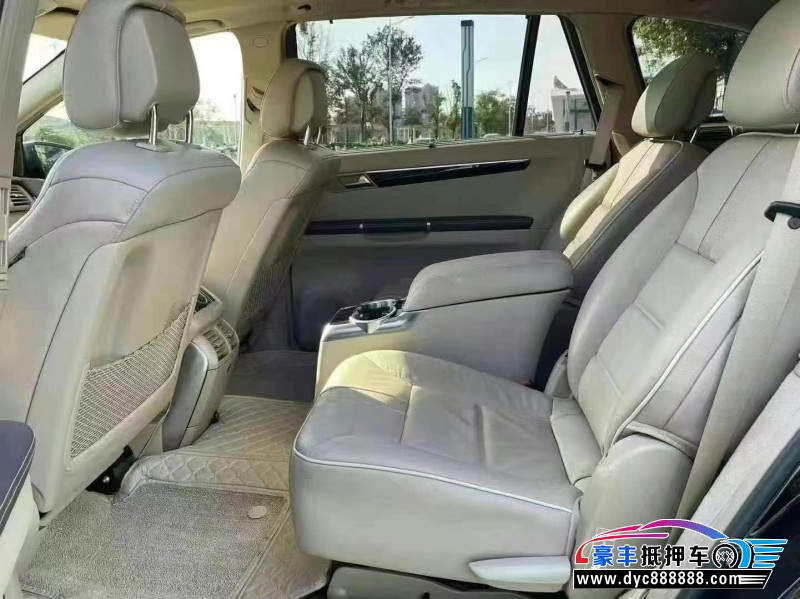 17年奔驰R轿车抵押车出售