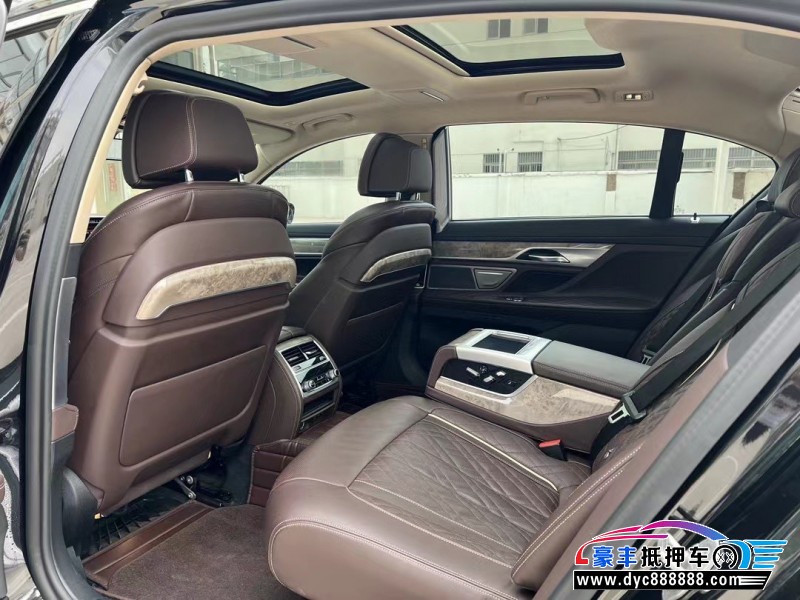 21年宝马7系轿车抵押车出售