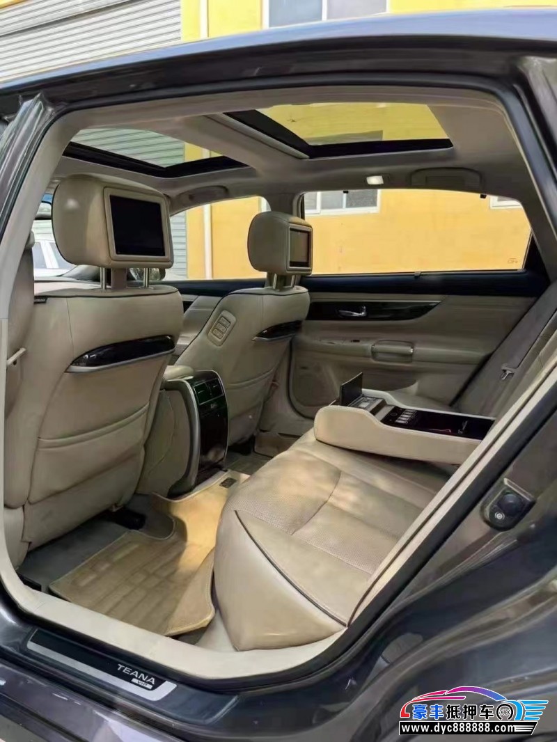 14年日产天籁轿车抵押车出售